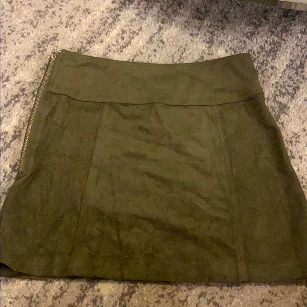 Mona B olive suede skirt small